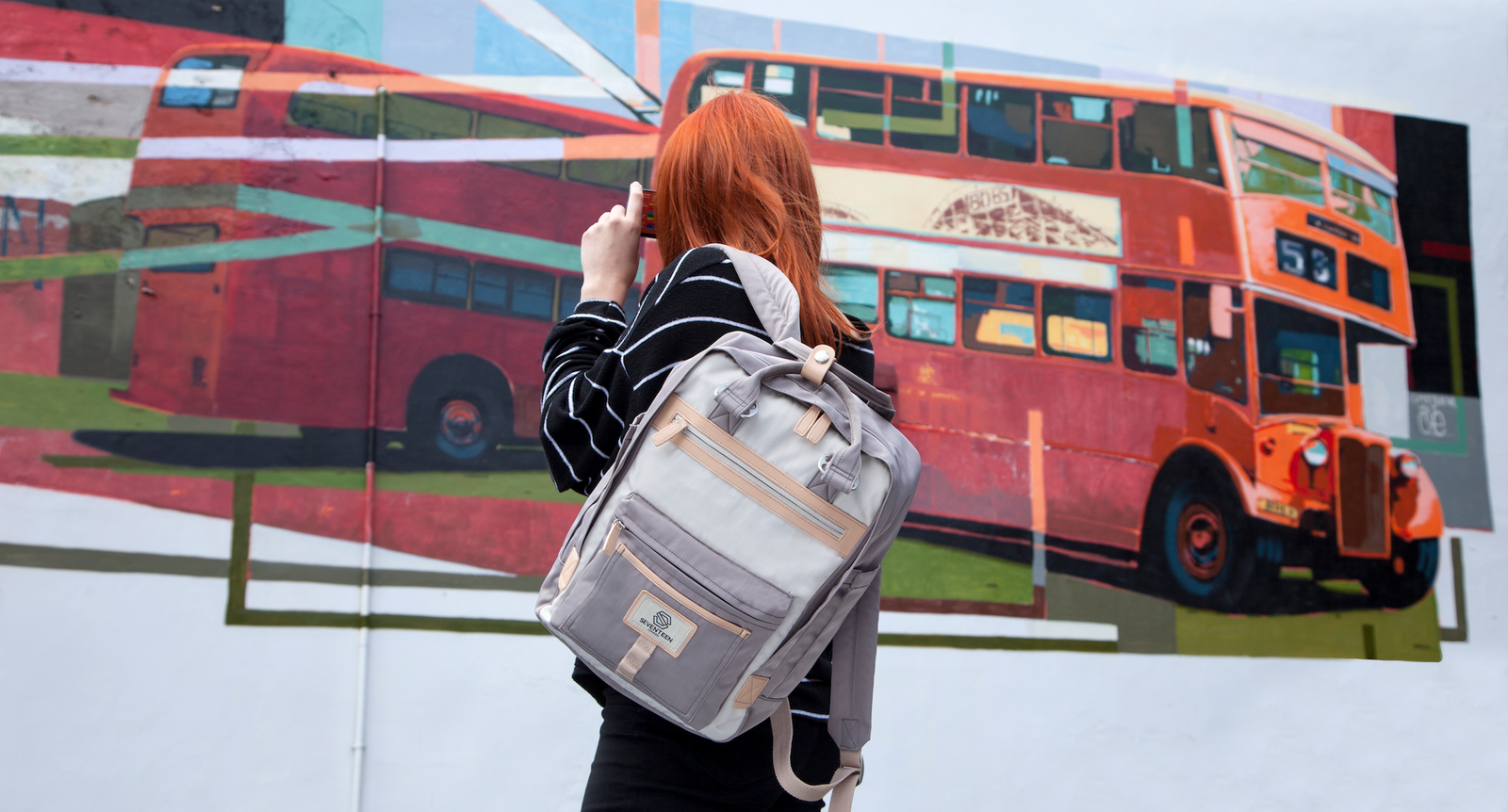 SEVENTEEN LONDON – Moderne en stijlvolle 'Canary Wharf' rugzak in roze en lichtblauw met een klassiek gevouwen roltopontwerp – perfect voor 15–inch laptops SEVENTEEN LONDON – Moderne en stijlvolle 'Canary Wharf' rugzak in roze en lichtblauw met een klassiek gevouwen roltopontwerp – perfect voor 15–inch laptops